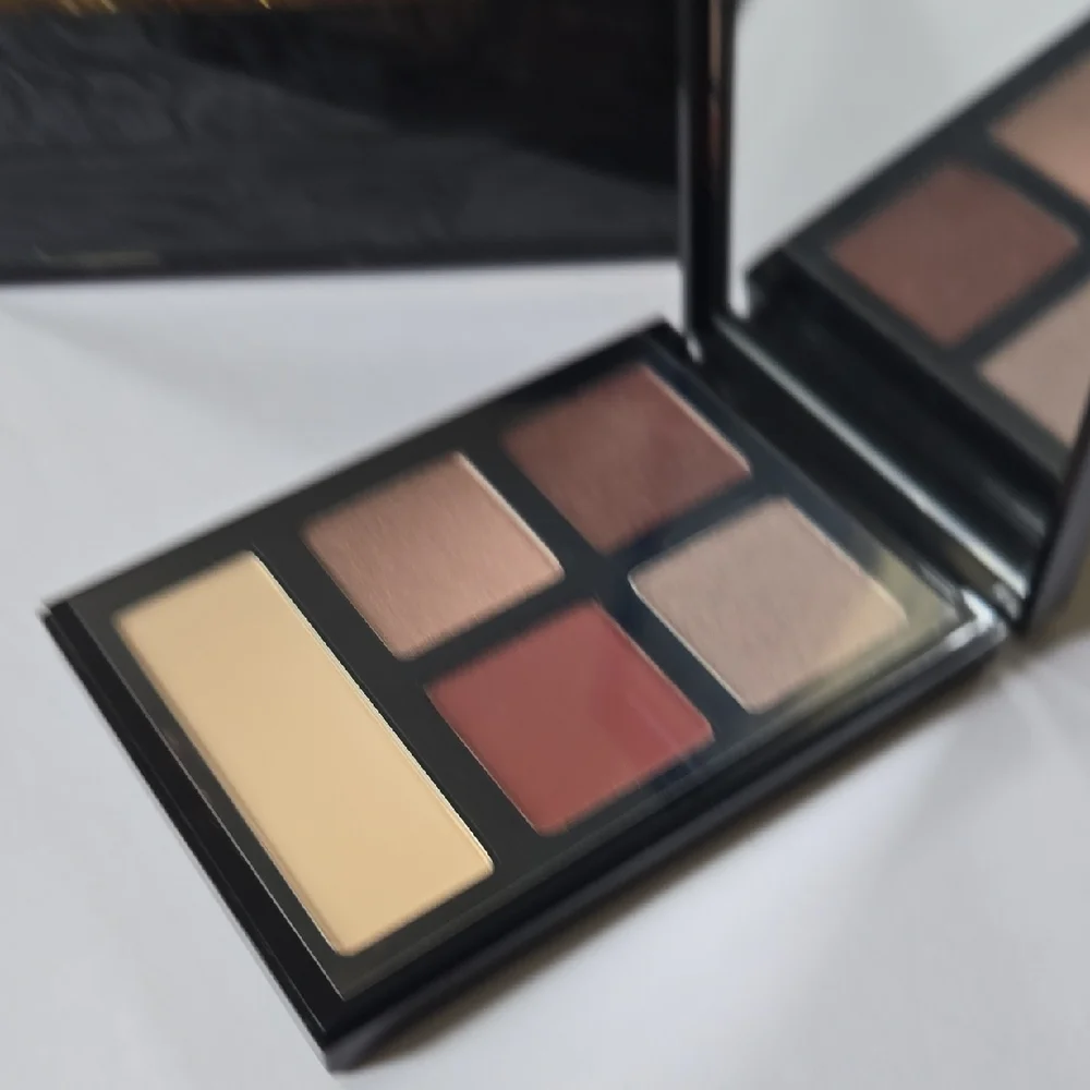 Bobbi Brown The Essential Bold Burgundy Multicolor Eye Shadow Palette